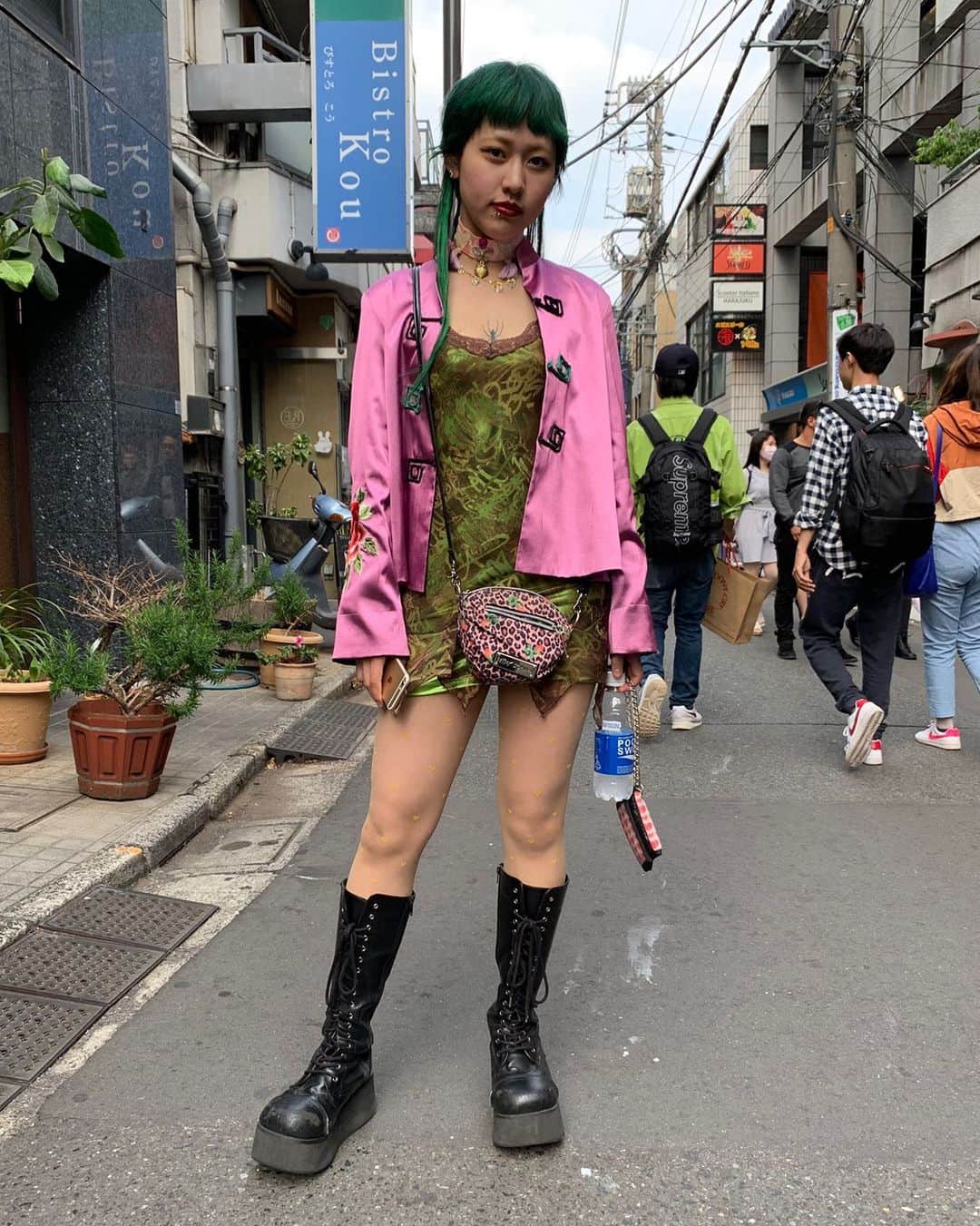 のインスタグラム：「04/2019﻿  @fruitsmag﻿ @aoki_street.1985﻿ ﻿ #FRUiTS_season2﻿ ﻿ #streetfashion_Harajuku_Tokyo_05/2019﻿ #streetfashion_Harajuku_Tokyo_2019﻿ #streetfashion_Harajuku_Tokyo ﻿ #streetfashion_Harajuku﻿ #streetfashion #streetstyle #Harjuku ﻿ #shoichi_aoki ﻿ ﻿ ﻿ shop﻿ ↓↓↓↓﻿ https://fruitsshop.theshop.jp/ ﻿ international shop﻿ ↓↓↓↓﻿ https://tokyofruits.com/  #street_eo #qingmuzhengyi #harajukustreetstyle #原宿街拍 #東京街拍 #东京街拍 #日本街拍 #原宿街头时尚 #东京街头时尚 #日本街头时尚 #原宿街頭時尚 #東京街頭時尚 #日本街頭時尚 #原宿潮人 #東京潮人 #东京潮人 #日本潮人」