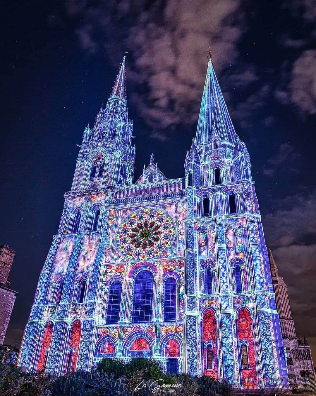 Padgramさんのインスタグラム写真 - (PadgramInstagram)「Chartres Cathedrale Notre Dame 📷 Picture by @la_gomme 📍 #france ☆☆☆☆☆ ☆Tag your pictures with #planetgo ☆☆☆☆☆ pgdaily #pgstar #pgcounty #cathedrale #planetgo #planet #planetearth #amazing #awesome #chartres #chartrescathedral」1月8日 20時21分 - planet.go