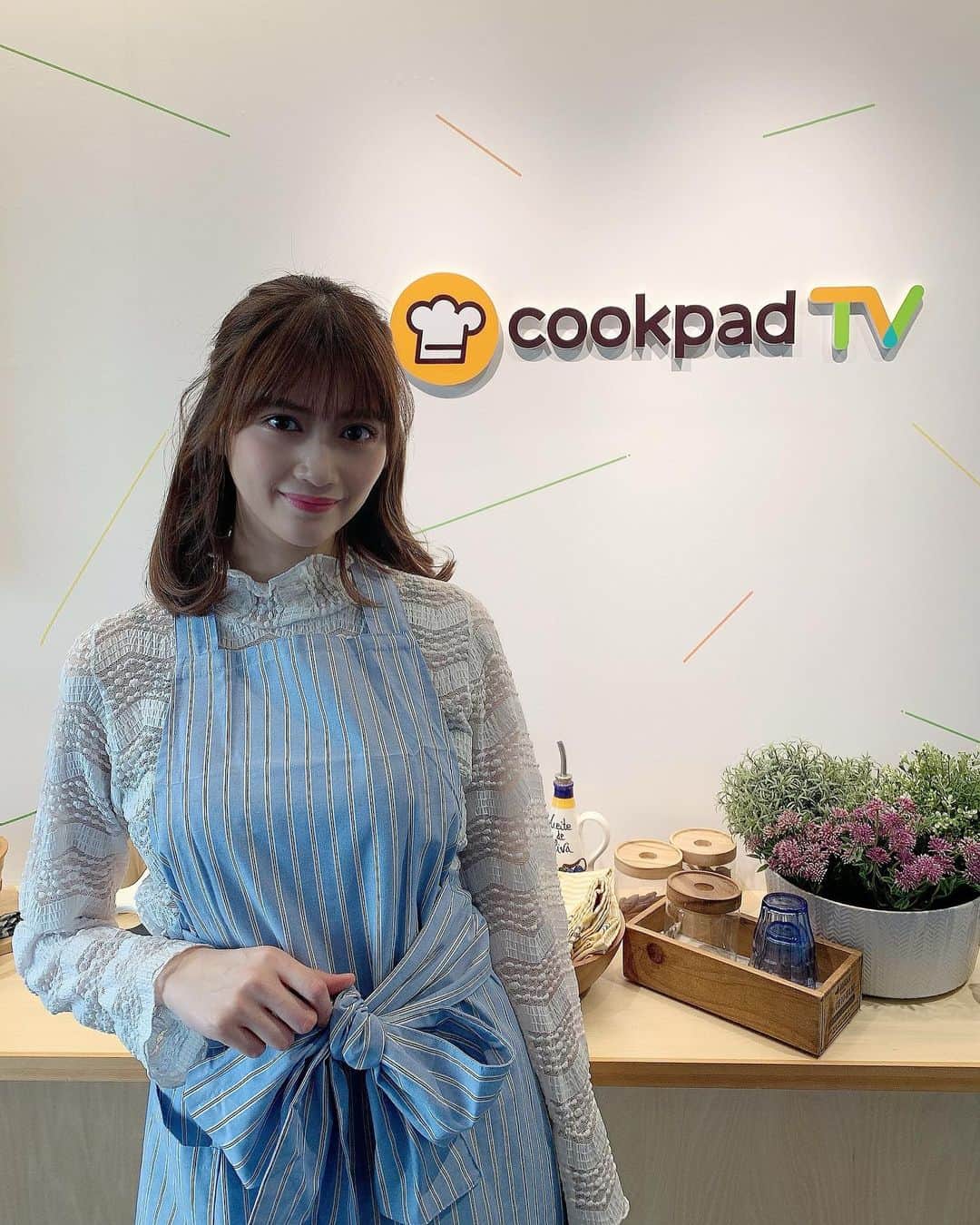 のインスタグラム：「cookpadTVにて、思い出の おにぎりサンドを作って紹介していますっ😋❤️ おかかチーズのスパムおにぎり作ったよ！🍙﻿ よかったら見てみて下さいー☻✨﻿ 簡単で美味しいから皆にも是非☺️﻿ #cookpad﻿ #cookpadlive」