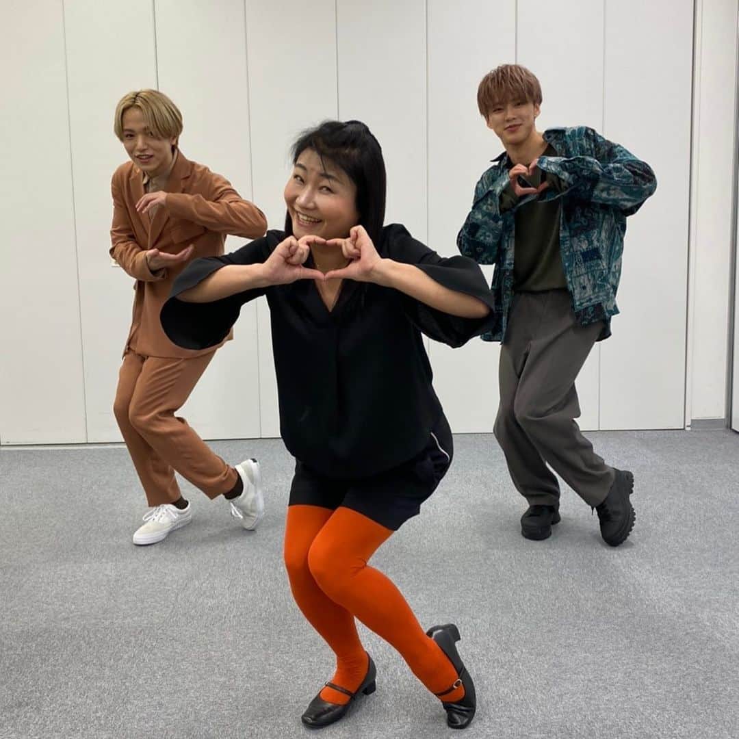 吉本新喜劇のインスタグラム：「✨NEW✨【吉本新喜劇チャンネル】島田珠代のJO1『無限大(INFINITY)』踊ってみた！？？💃🕺🏻YouTubeにてご覧くださいませ！ #JO1 #河野純喜 #大平祥生 #島田珠代 #踊ってみた #パンティーテックス」