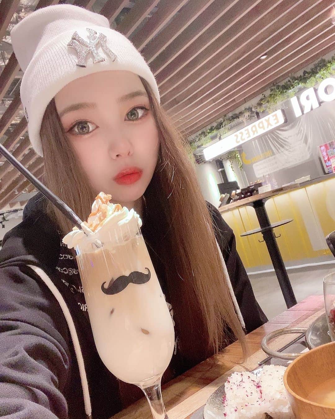 嶋谷愛（あいちゅん）のインスタグラム：「. おしゃひげさん。 . . . #l4l #newera #DIESEL #cafe #☕️ #❤」
