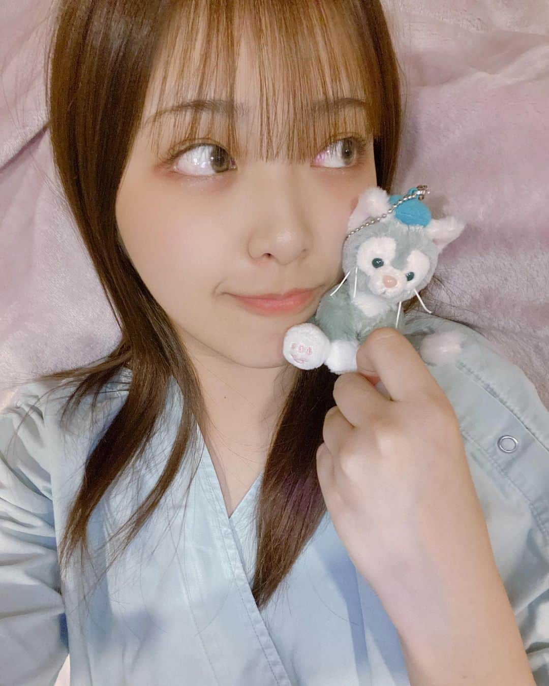 MaRuRi（まるりとりゅうが）さんのインスタグラム写真 - (MaRuRi（まるりとりゅうが）Instagram)「いつも応援してくれてるみんなへ🤗 私MaRuRiは明日1月9日に扁桃腺摘出手術をします🏥 本当はみんなに言ったら心配かけちゃうかな🤔 と思って言わないどこうかとも思ったけど、 歌うのと喋るのが好きな私が一人で約1ヶ月の 療養期間を乗り越えられる訳がないなと思って、 寂しくなってきて🥺 やっぱりみんながいないと無理だ😭😭😭 と確信したけん発表することにしました😐📢 この手術は凄く前向きな事だから 心配というよりは復活した私を楽しみに待ってて欲しい😊💜 1ヶ月活動はお休みするけど少し心細いので SNSは普通に更新するけんむしろみんなかまって🥺笑 #病室で自撮りするくらい元気だから #みんな心配しないでね #そして手術がうまく行きますように #みんなのエールください！！！笑」1月8日 20時31分 - maruridayo