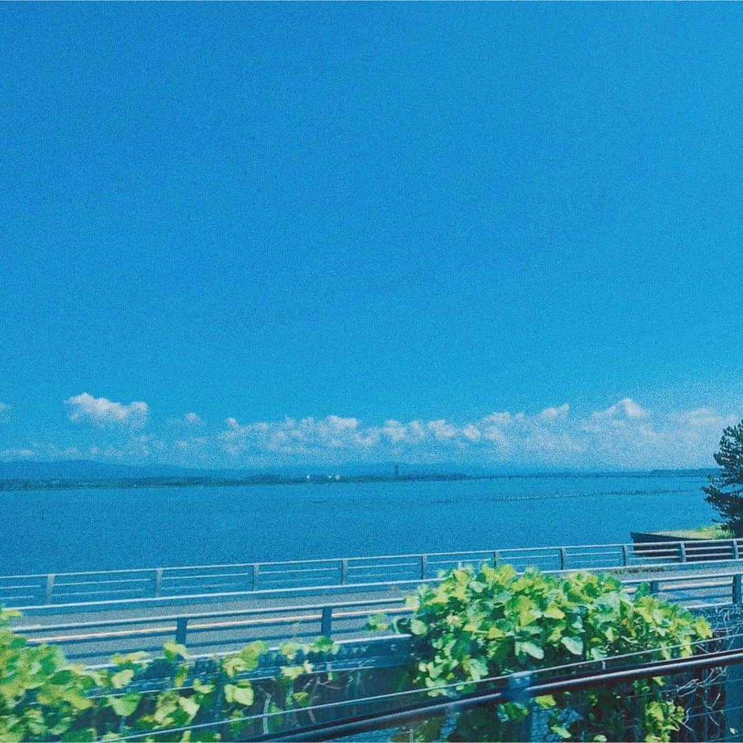 堀未央奈さんのインスタグラム写真 - (堀未央奈Instagram)「🌊  『 東京にね、私会いたい人がいるんだ 誰かっていうと…その人はね お風呂で寝る人なんだよ 』  #海がきこえる  #武藤里伽子 #いつかの電車からの写真　📷」1月8日 20時41分 - horimiona_official