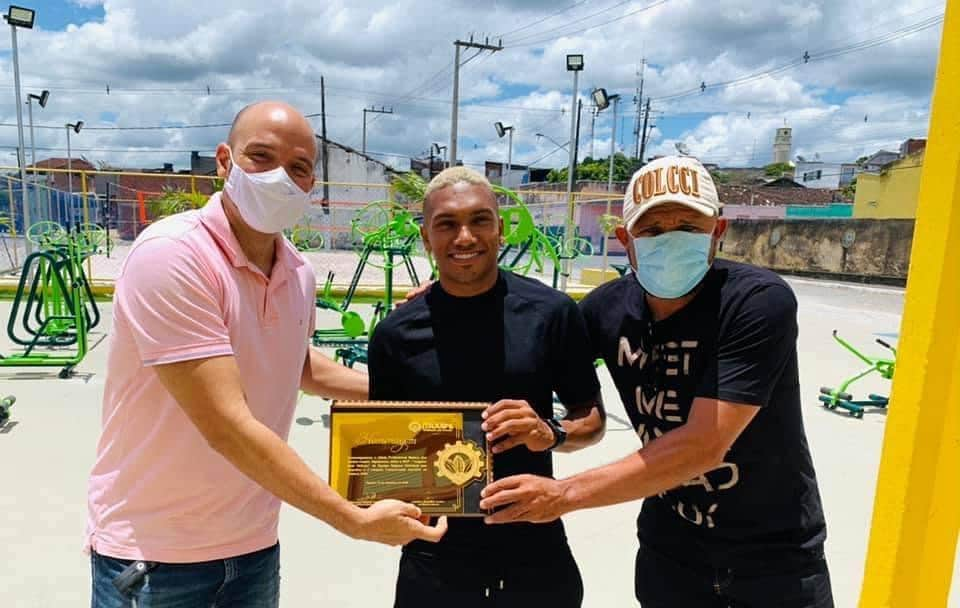 マテウス・ドス・サントス・カストロのインスタグラム：「Muito honrado e agradecido pela homenagem recebida hoje em minha cidade , Itajuípe.  Agradeço a Marcone e toda a equipe pela lembrança, espero poder , em 2021,  continuar a levar o nome da nossa cidade na J-League e nas demais competições as quais disputarei. A todos itajuipenses, muito obrigado pelo apoio e toda torcida.」