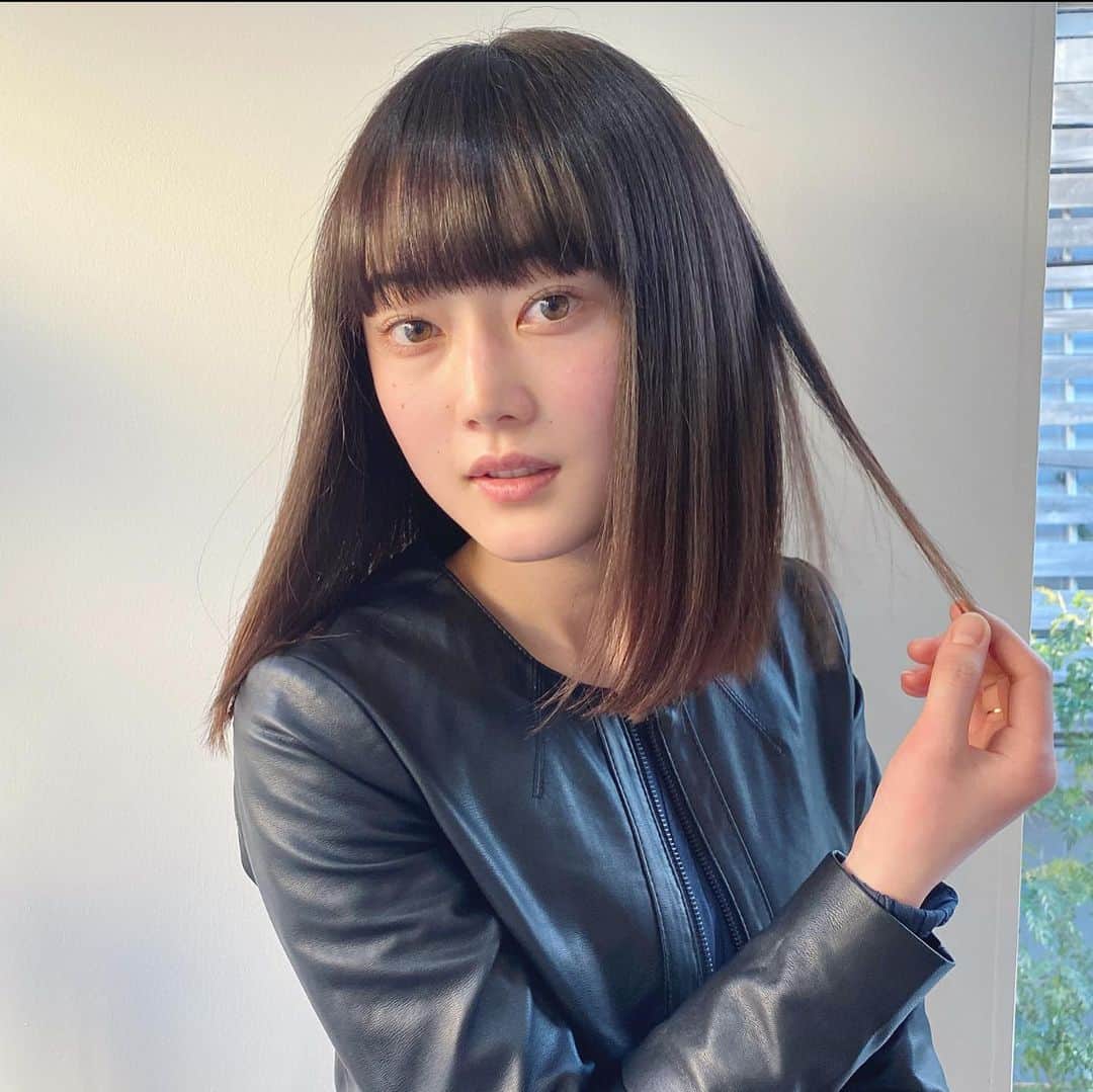 野口和弘のインスタグラム：「ひとくちだけ、試してみたい、髪もある。 . 今日はぱっつんミディに。 . みんなファミマに行こう。 . みつきちゃん見つけてね。 . #cieca. #ciecanoguchi」