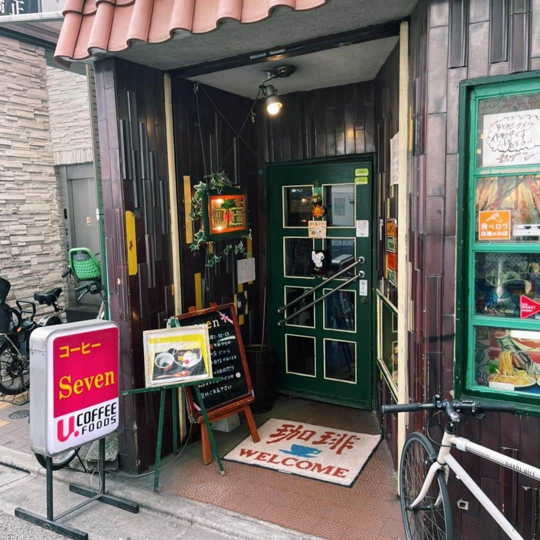 Hitoさんのインスタグラム写真 - (HitoInstagram)「. 喫茶セブン☕️ 喫茶店で食べるナポリタンって最高ですよね🍝☺️ ホットコーヒー、サービスしてくださった🥺🤍 店内もレトロで可愛いな。。  明日は渋谷店にいます☺️ 店内換気もしっかり行なっています。お越しの際はどうぞお気をつけてご来店下さい！ @grimoiretokyo」1月8日 20時51分 - hito0806