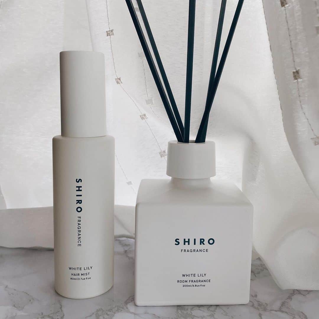加藤玲奈のインスタグラム：「SHIROの"WHITE LILY"の香りが好きすぎて ルームフレグランス、ヘアミストを少し前に買っちゃいました☺️🤍 自分の好きな香りに包まれるのとっても幸せ☺️」