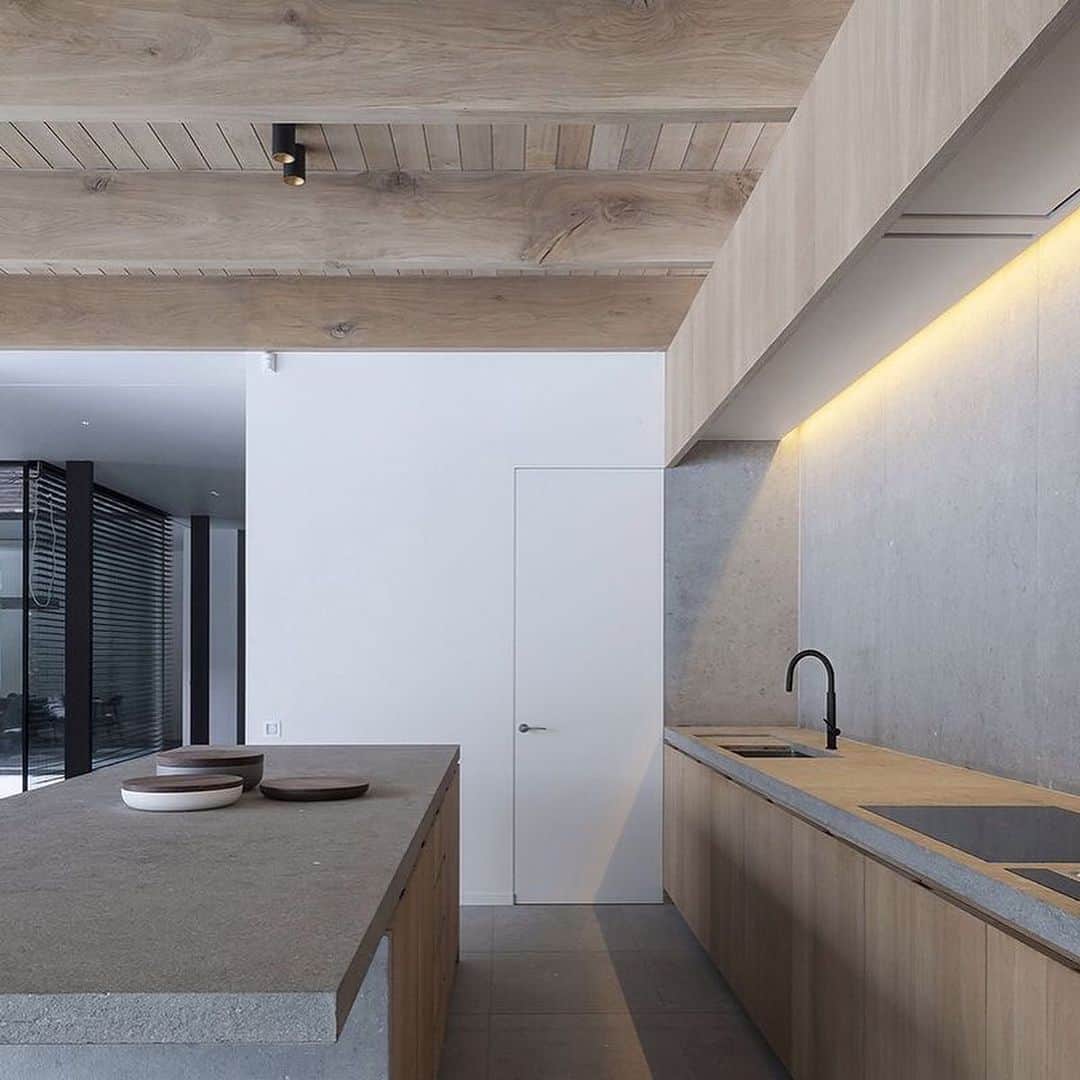 ボビー・ブラウンのインスタグラム：「Soothing kitchen inspo for a new project thanks to @michaelaiduss my most favorite designer Ready for a change and to simplify even more.」