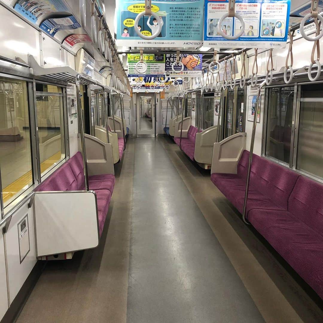 長江健次のインスタグラム：「電車､誰もいないねぇ〜」
