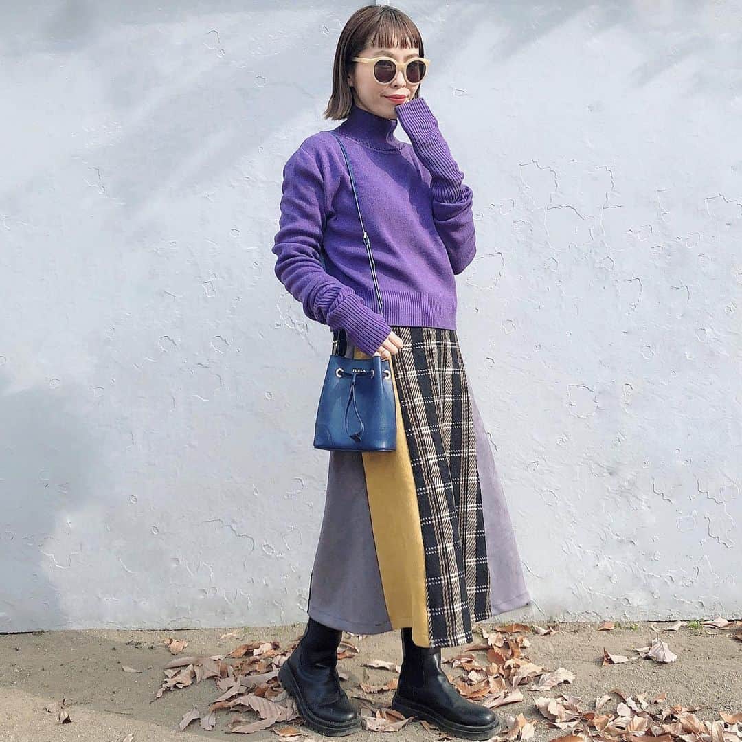 のインスタグラム：「． ★#ママコーデ ★． ．  #パープルカラー が主役の #EACH  の#ニット　🧶🧶🧶  @_each_official_  手の袖が長いのがポイントで くしゃっとルーズソックスのように たるませるのがポイント‼︎  寒い時は手も隠せるので便利だよ💜  今日も一日寒かったなー🍃 明日も寒いのかなー😨💦 寒いの苦手だなー💦  #ニットコーデ #紫コーデ  #カジュアル #大人カジュアル #pr #カジュアルコーデ #ootd  #カジュアルファッション  #カジュアル女子 #ootdfashion  #Knit#knitstagram #code #低身長コーデ #身長低い  #154cmコーデ #154cm  #低身長 #ファッション #ファッションコーデ #codenate  #大人コーデ #大人ボブ  #ボブヘアー」