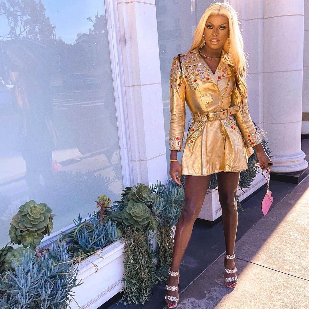 SOPHIA WEBSTERさんのインスタグラム写真 - (SOPHIA WEBSTERInstagram)「All for the glitz and glam! ✨💖✨ @the_symone is beaming in our 'Ritzy' sandal.⁣⁣ 💎 ⁣⁣ #SophiaWebster #SpottedInSophias   📸 @the_symone」1月8日 21時01分 - sophiawebster
