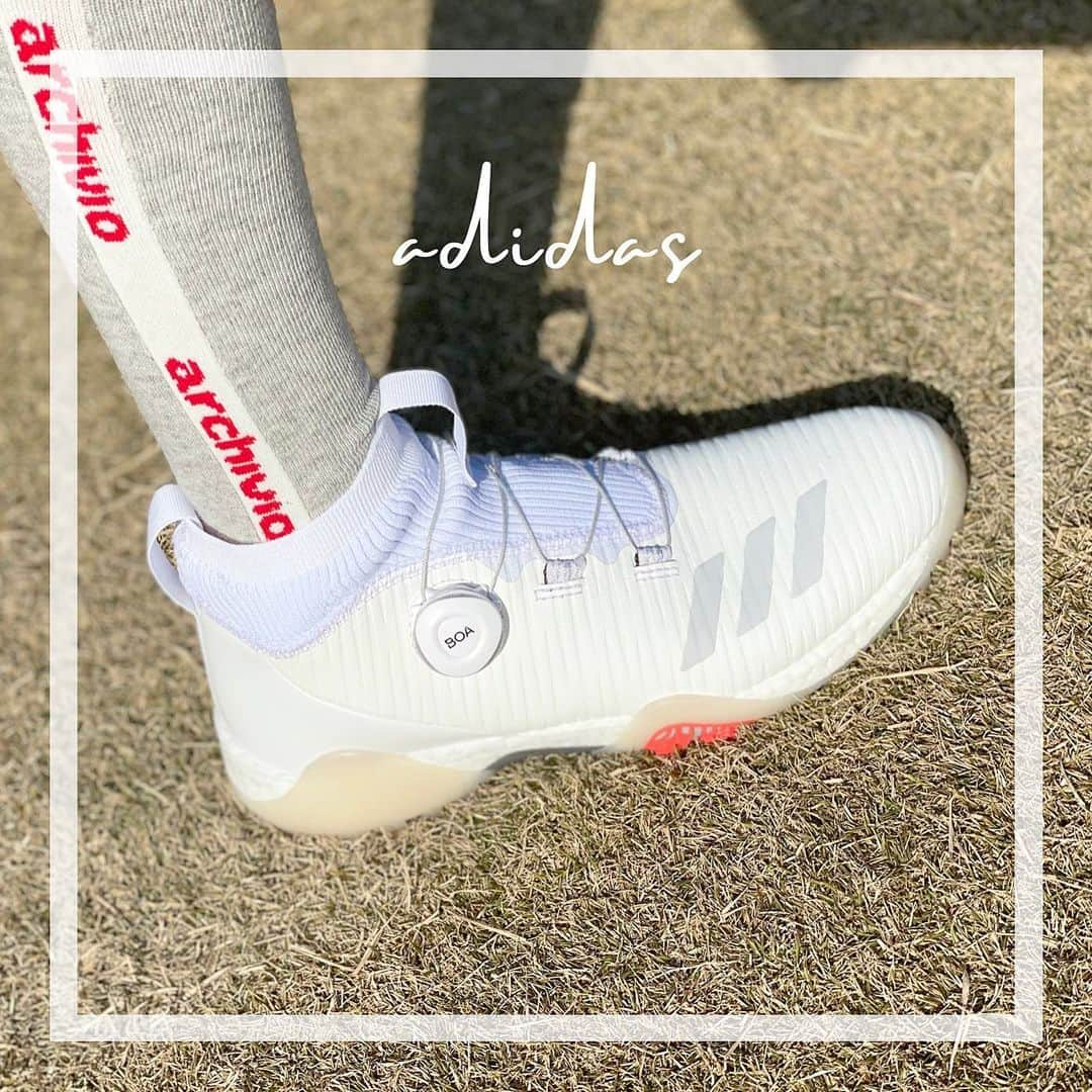 筒井萌子さんのインスタグラム写真 - (筒井萌子Instagram)「*  きょう発売の、adidas golf ウィメンズ コードカオスボアミッド👟 ウィメンズ登場！ハイカット可愛い♡  足首を包み込んでくれてフィットするから めちゃくちゃ歩きやすい𓂃 𓈒𓏸❁⃘  靴下のように優しく包んでくれるから 何の違和感もなく軽い履き心地𖤐˒˒  ゴルフ⛳️って沢山歩くから シューズはこだわりたいよね◡̈⋆ 大人気のコードカオス私のイチオシ🤗 見た目も可愛い♪大事に履こう❣️  ・ #筒井萌子 #女優 #actress #モデル #model #岡山 #youtube #もえちゃんねる　 #shooting #instagood #instalike #converse #撮影 #followme #instalike #ゴルフ #ゴルフ女子 #ゴルフコーデ #골프 #좋아요반사 #좋아요그램 #좋아요환영 #데일리그램 #패션 #오오티디 #카페 #adidasgolf #adidas #コードカオス #カオスなシューズ #ウィメンズ登場」1月8日 21時16分 - tsutsui.moeko.o