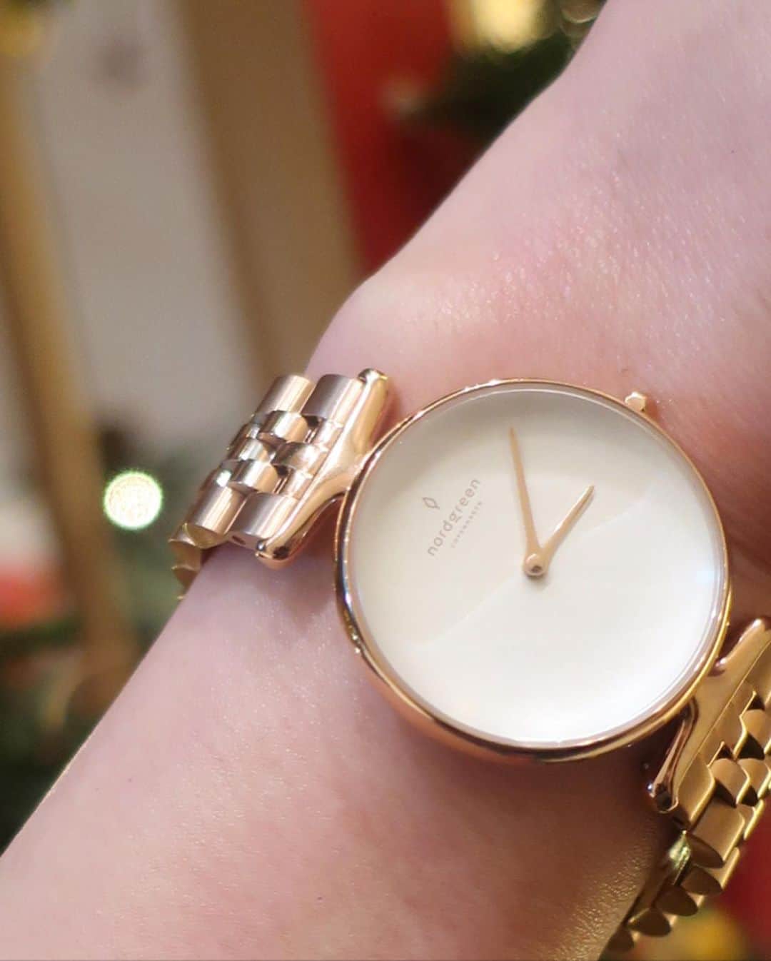 ImotoEtsuyo さんのインスタグラム写真 - (ImotoEtsuyo Instagram)「#こんばんは ・ この日の時計は @nordgreenofficial_japan のもの。  ・ ・ プレゼントにも ぴったりな #ノードグリーン の 腕時計と替えベルトのセット。  サスティナブルで環境に配慮した デンマークの腕時計ブランド。  私が選んだのは　新商品の　「unika」 ホワイトダイヤル 。  ファッション年齢問わず 長く使えそうです。 ・ こちらの時計 クーポンコードで15%off。   クーポンコード （15%OFF 1/31まで有効） ↓↓↓↓↓ BISUHADA  #ノードグリーン #nordgreen  #クリスマス #クリスマスプレゼント #ミニマル #冬コーデ #ootd  #fashion  #コーディネート #pr #手元くら部 #大人の手元  #手元 #癒し #goldenretriever  クーポンコード（15%OFF 1/31まで有効）：BISUHADA https://bit.ly/3pIRDKu  #photo ⇨ @matsuda440」1月8日 21時15分 - bisuhada