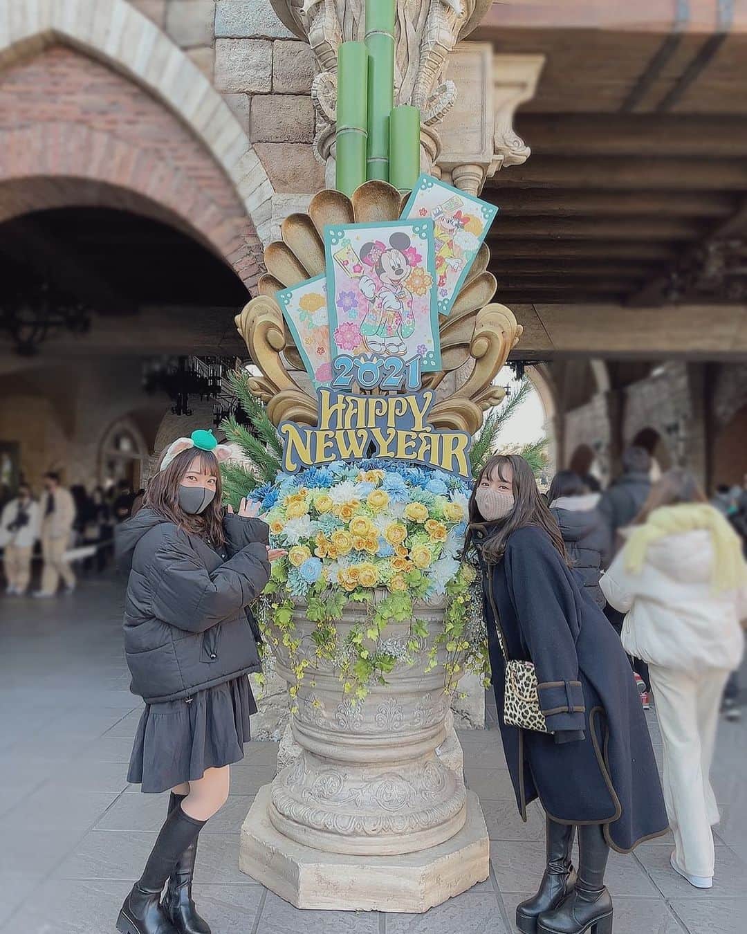 山田寿々のインスタグラム：「HAPPY NEW YEAR 2021🟢(遅い)﻿ ﻿ ﻿ #東京ディズニーシー #disney #disneysea #東京ディズニーリゾート」