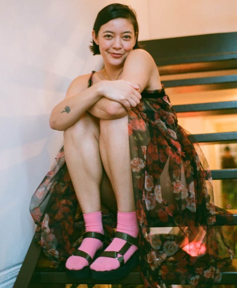 ナオミ・シマダのインスタグラム：「🌸 @teva by @zainebzeeee #ad 🌸」
