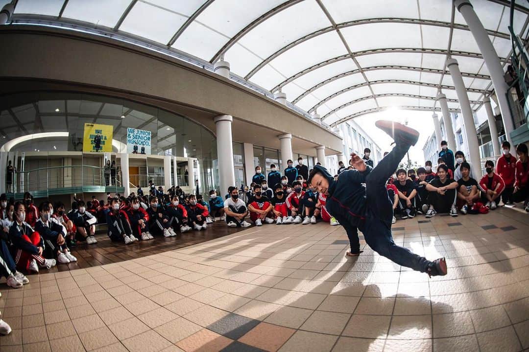 のインスタグラム：「Gives you wings🪶  #bboytaisuke #redbull #bcone #ozracing #g_shock #jmb横浜 #ftheb #thefloorriorz #hydrogen」
