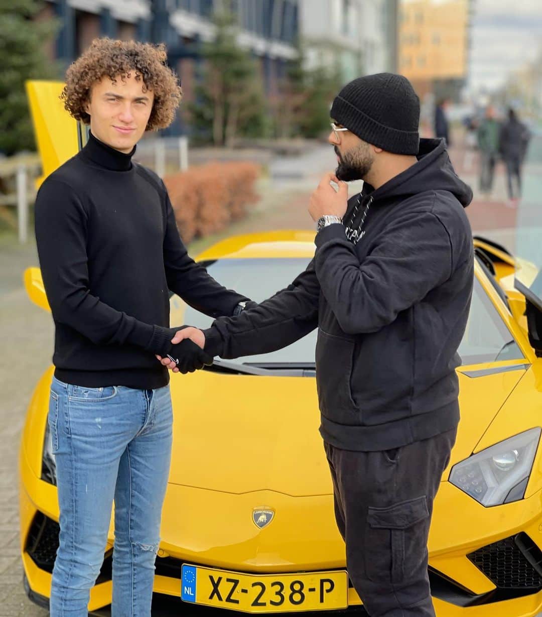 のインスタグラム：「He asked me to shake his hand, so I shook it.」
