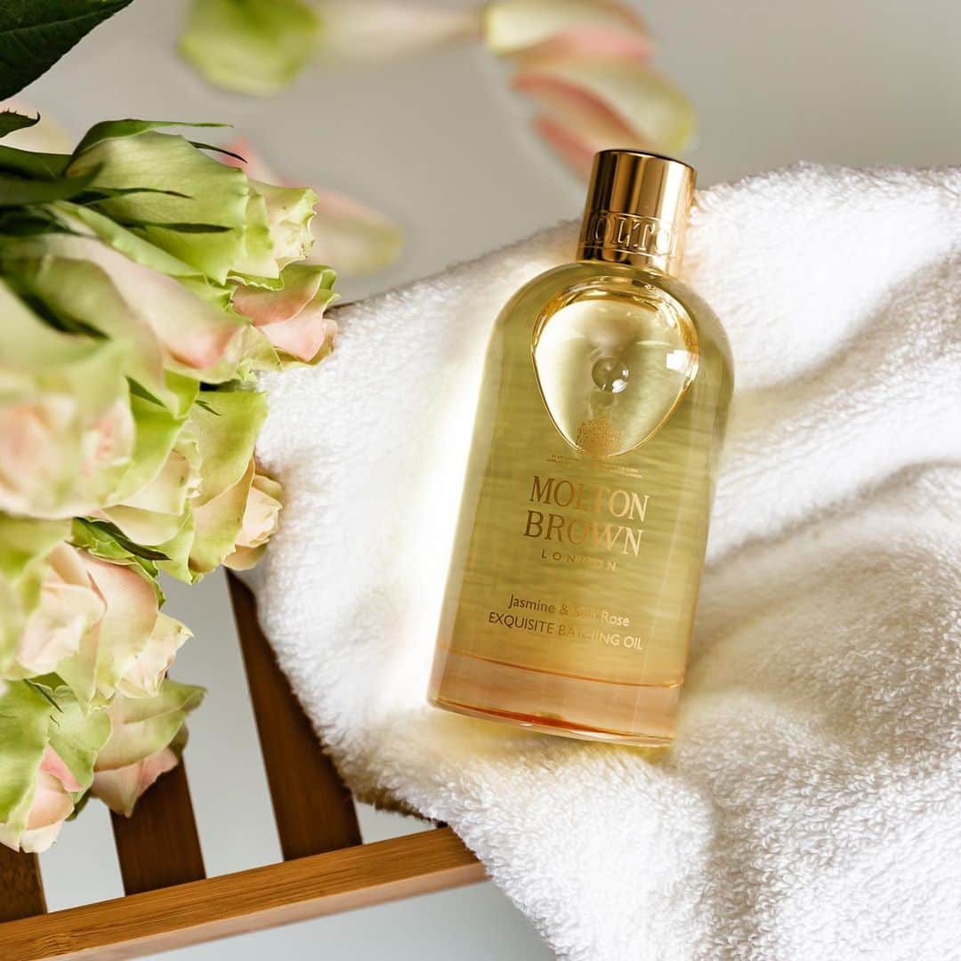 モルトンブラウンのインスタグラム：「Accentuate self-care moments with ribbons of Bathing Oil that melt into skin for a seal of moisture and fragrance. Plus, discover selected Bathing and Body Oils with up to 30% off* in our Winter Sale.」