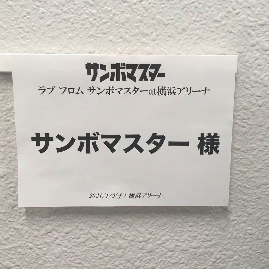 山口隆のインスタグラム：「この状況をかんがみて、生配信のアーカイブ配信期間を延長させて頂きます。 少しでも、みなさんの笑顔や喜びのチカラになれましたら幸いです。  【ラブ フロム #サンボマスター at横浜アリーナ】 #おうちじかんを楽しもう ということで… 急遽‼️Streaming+のアーカイブ期間を1/17(日)23:59まで特別延長します🔥 生配信を見れない方もSTAY HOMEでお楽しみ下さい‼️🤩  視聴券購入はコチラから👇 eplus.jp/sf/detail/0089… #ラブフロムサンボマスター」