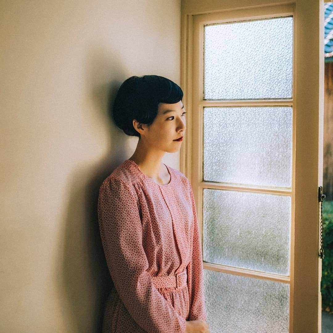 佐藤玖美さんのインスタグラム写真 - (佐藤玖美Instagram)「. 丸襟とベルトがなんだか上品。　 . . . . . #モガ #大正モダン  #レトロファッション」1月8日 21時54分 - kuuko_kumi