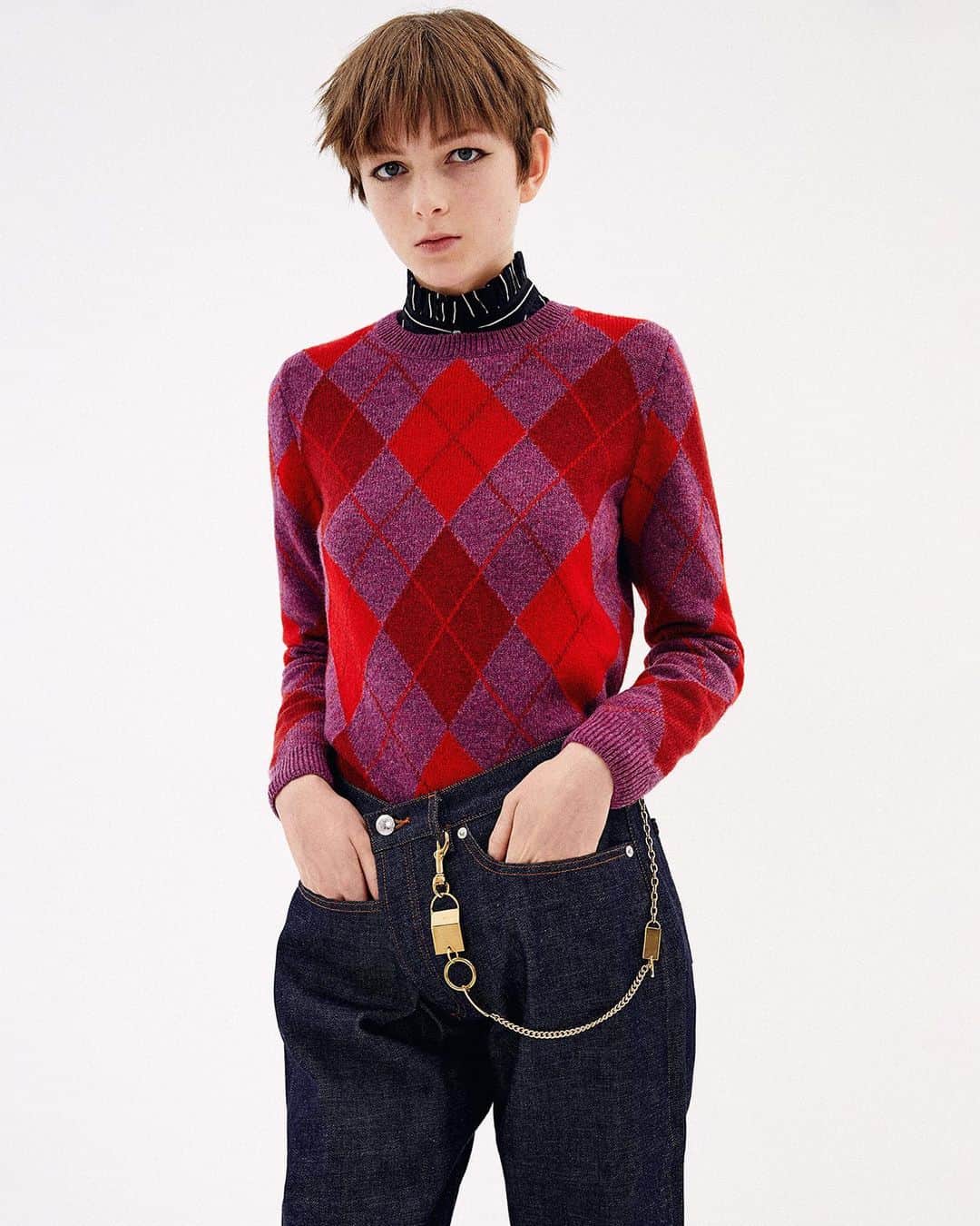 アーペーセーのインスタグラム：「A.P.C. F/W 2020 ⠀ ⠀ @vdhkaat is wearing the Hélène jumper in heather violet, the St Germain blouse with the New Standard jeans. As accessories, the Louison bracelet, the Nolan bracelet and the key ring available in silver.⠀ ⠀ Available in store and at apc.fr⠀ ⠀ #APC #APCFW20」