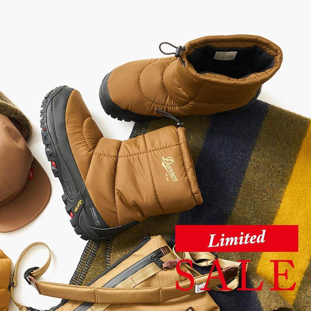 UNBY GENERAL GOODS STOREのインスタグラム：「SALEアイテムにDannerのシューズが登場です！ とくにおすすめは足下が寒いとき用の関東以北仕様に開発されたFREDDO B200のパフモデル。 防水仕様、保温性があり、足当たりはとてもソフトで、アウトドアシーンでももちろんタウンユースにも使用できます。防水性に優れたDanner® Dry メンブレンをライニングに使用、アウトソールはスノースポーツ用に開発されたみんな大好き、vibram®サンダ―を使用しています。早い者勝ちです！ . . . . . #danner #ダナー  #ダナーブーツ　#sale #セール #セール情報  #fashion #outdoor #outdoorlife #outdoors #camp #キャンプ #アウトドアライフ #アウトドア#ファッション #アウトドアライフ #アウトドアファッション」