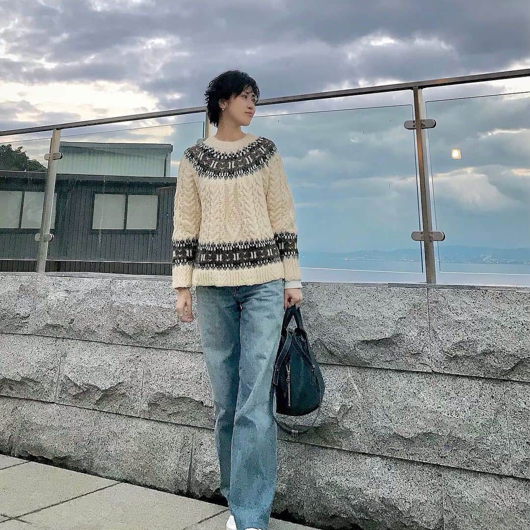 ryo0809appleさんのインスタグラム写真 - (ryo0809appleInstagram)「#coordinate ・ ・ ・ knit ... @zara  jeans ... @uniqlo_jp  bag ... @loewe  ・ ・ ・ ZARAのSALEで偶然見つけたジャガードニットセーター◡̈ お正月に早速着て出掛けました♡ デニム大好きで色々持ってるけど、やっぱり初代カーブジーンズが神デニムかもなぁ ・ ・ ・ #uniqlo #ユニクロ #uniqlou #ユニクロデニム族 #ユニデニ #ワイドフィットカーブジーンズ  #zara #ジャガードニット  #服記録 #プチプラコーデ #プチプラ #プチプラファッション #ママコーデ #ママファッション #アラフォーコーデ #40代コーデ #アラフォーママ #高身長コーデ #高身長女子 #先日のコーデ #kaumo_fashion #locari #ponte_fashion #mineby3mootd #ママスタ冬コーデ #カジュアルコーデ #大人カジュアル」1月8日 21時58分 - ryo0809apple