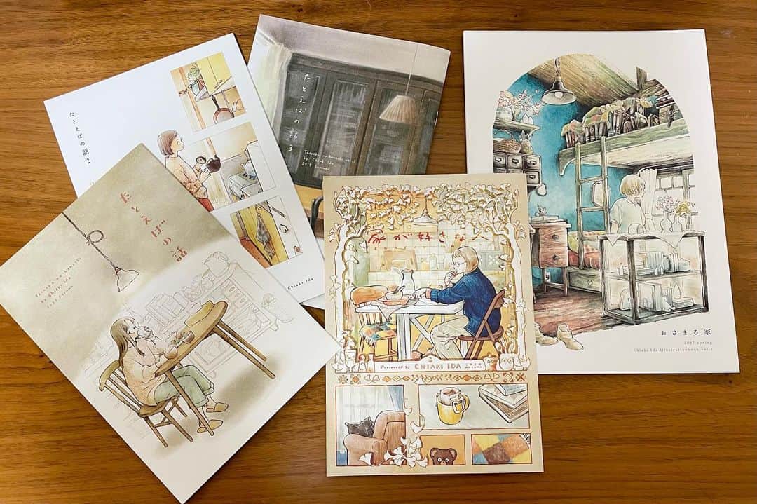 chiakiidaのインスタグラム：「📚通販のお知らせ📚  新刊「家が好きな人」ほか、既刊4種再販いたします。BOOTHにて1/11(月)20:00から受付予定です。よろしくお願いします！ (現在非表示になってます)  dacchi.booth.pm」