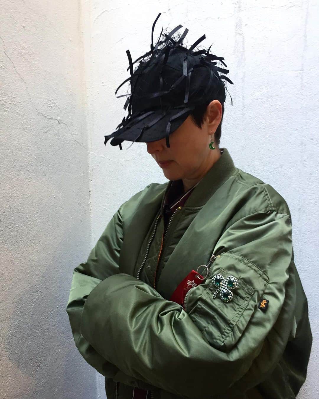 バーンストックスピアーズのインスタグラム：「Hard in the yard.  @cozettemc styles it out in an MA 1 bomber jacket with jewels by @artschool_london and a Bernstock Speirs Ribbon Cap. #takecareofyourself」