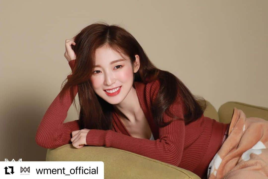 OH MY GIRLさんのインスタグラム写真 - (OH MY GIRLInstagram)「#Repost @wment_official ・・・ 오마이걸 아린의 첫 매거진 커버♥ ‘싱글즈’ 화보 촬영 현장! 포스트 #미리보기 🔍 ⠀ ➡️ naver.me/xOCMvEzV ⠀ #오마이걸 #OHMYGIRL #OMG #아린」1月8日 22時22分 - wm_ohmygirl