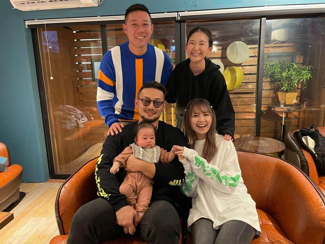 のインスタグラム：「いつもお世話になってるMK cafe のオーナー菊池さんが今月末から沖縄に移住😭 マジで人が引っ越すことで寂しいと思ったのは初めてだ😭  MK cafe は俺にとって特別な場所なのは4年前からずっと変わらない👍 MK  family最高です！！ これからもずっとよろしくお願いします👍  @kiku_tokyo  @saorian  @anan_dialy  @yuri_s_official  @food_yuu  @_umetomo_  @ue__yu   #mkcafe #family #最高 #変わらないもの」