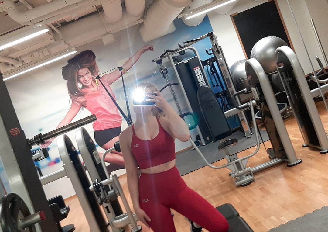 ヴィヴェカ・リンドフォースのインスタグラム：「Use code VIVECA20 to get 20% off @icaniwill #iciw #icaniwill #ad」