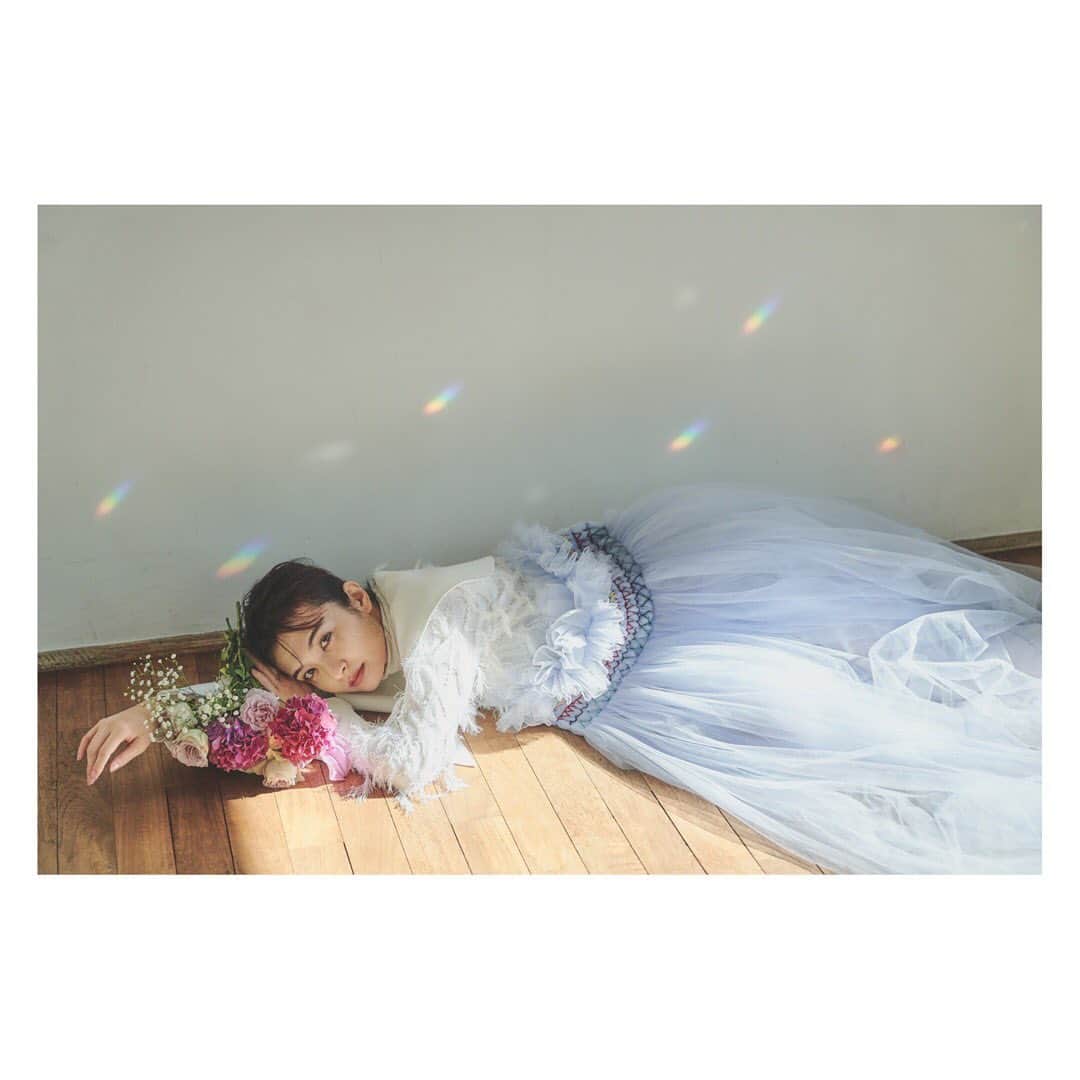 のインスタグラム：「1月8日。 お誕生日でした。 お誕生日が来るたびに毎年感謝の気持ちで溢れます。 30歳になりました。 ちょっと信じられません。笑 でもとっても楽しみです❣️ 早く大切に思ってくれているみんなに恩返しできるように キラキラしていたいです。 いっぱい悩んでいっぱい笑っていっぱい怒っておもっきり泣く人生やと楽しいなー と個人的に思ってます。 今後ともよろしくお願い致します。」