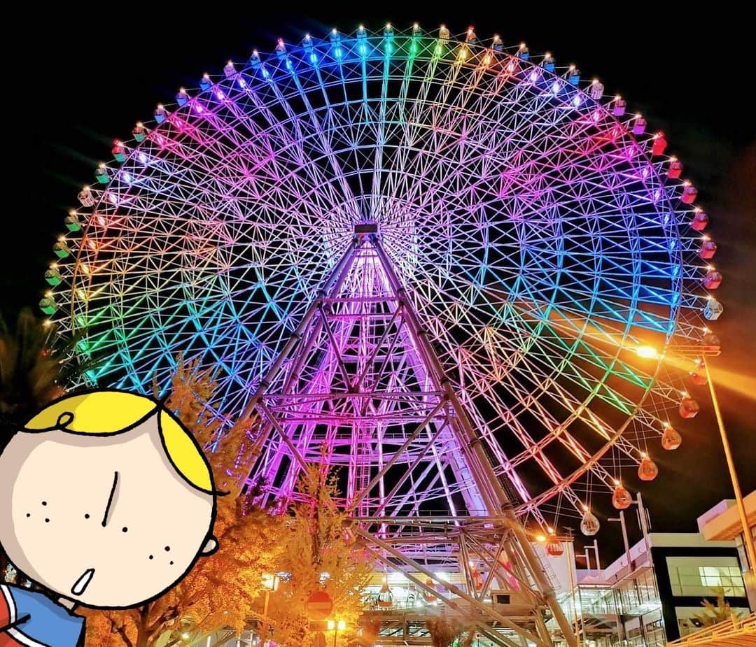 のインスタグラム：「The Tempozan Ferris wheel was once the largest Ferris wheel in the world! It's 100 meters in diameter. And it's lit beautifully every night with pictures, messages, and sparkly rainbows like this!  直径100mの世界最大級の天保山大観覧車！ライトアップされた光のアートは大阪名物や✨  Photo by @ceiciel4  ————————————————————— #maido #withOsakaBob #OSAKA #osakatrip #japan #nihon #OsakaJapan #大坂 #오사카 #大阪 #Оsака #Осака #โอซาก้า #tenpozanferriwheel #天保山大観覧車 #osakasightseeing #大阪観光」