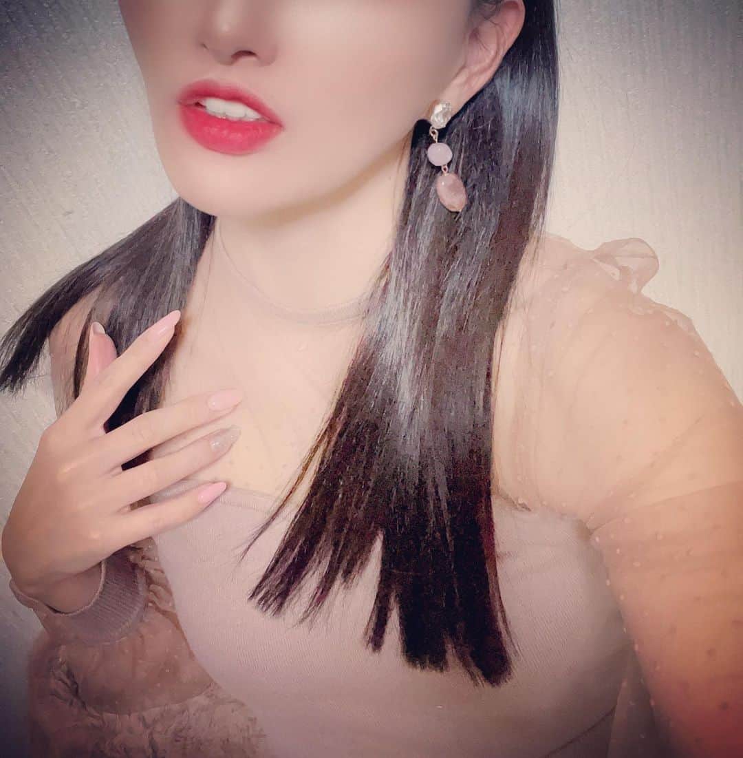 マキろんのインスタグラム：「おいらは艶命😌🙌✨💖 . I'm Smooth Shiny silky of Black hair. . Oops, NOT ☝️ CM of shampoo🧴✨😂💖 #山内智恵#マキろん#japanesegirl  #ファッション#fashion #hairstyle #blackhair  #美容#ヘアスタイル  #ヘアカタログ  #可愛い#ありがとう#大好き #follow#ootd#shinyhair  #艶髪」