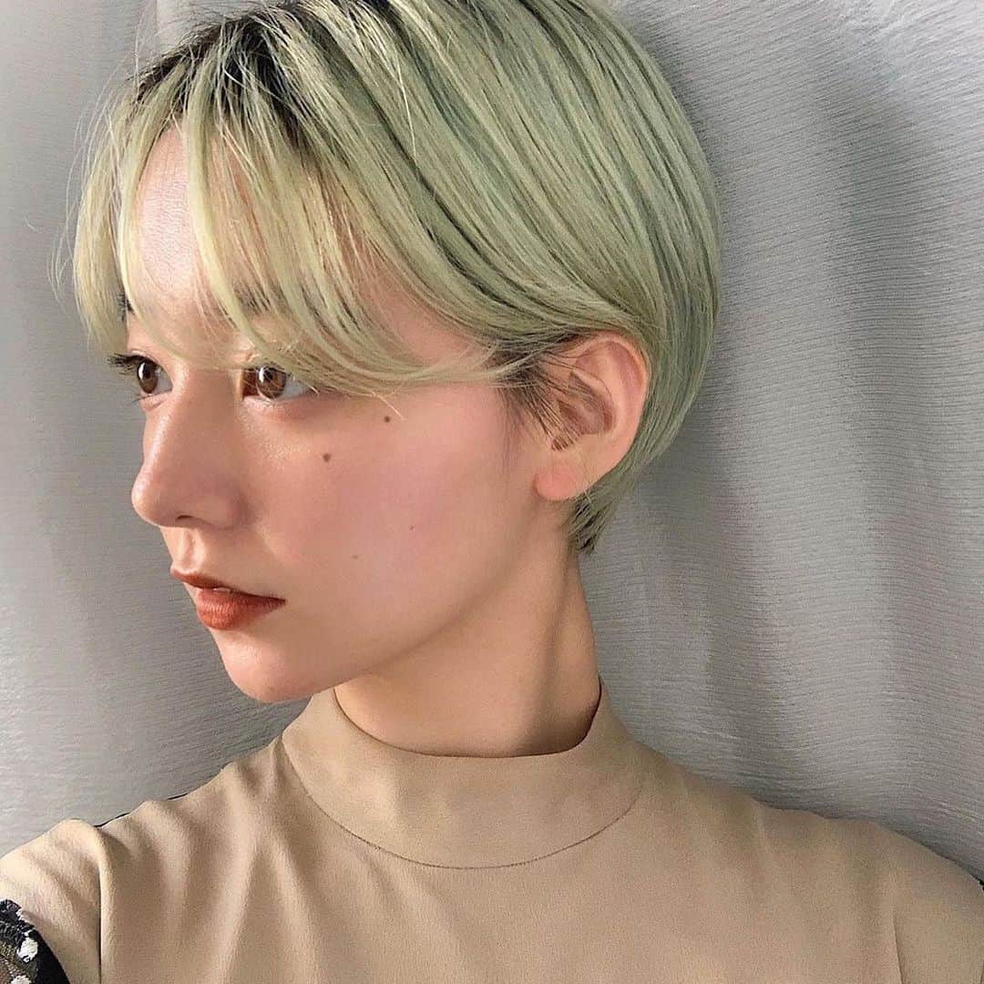 のインスタグラム：「Posted @ addicthy_color 《シア―ミント》﻿  ＜レシピ＞﻿ 0クリア：C8-グリーン：ペールカーキ＝１：10％：10％﻿ OXY３％﻿ ﻿  日本美容室專業染髮品牌 MILBON － ORDEVE Addicthy 染膏 pale line ORDEVE Addicthy pale line係主要做外國人風 透明感colourful pale tone -palebeige -palesilver -paleblue -palekhaki  -paleorange  -palepink -paleviolet   比較建議使用髮色 under tone 為 level 18-20 ORDEVE Addicthy 染膏 80g  ORDEVE Addicthy 3% ／ 4.5% ／6% 雙氧奶 可以按髮質及上色效果去選擇所需之雙氧奶 比一般市面之染劑效果更好及護髮更持久 雙氧奶3% ：適合受損髮質或tone down 時使用 雙氧奶4.5% ：帶有透明感之tone down及 軟毛髮質提亮用 雙氧奶6% ：黑髮或希望提亮用」