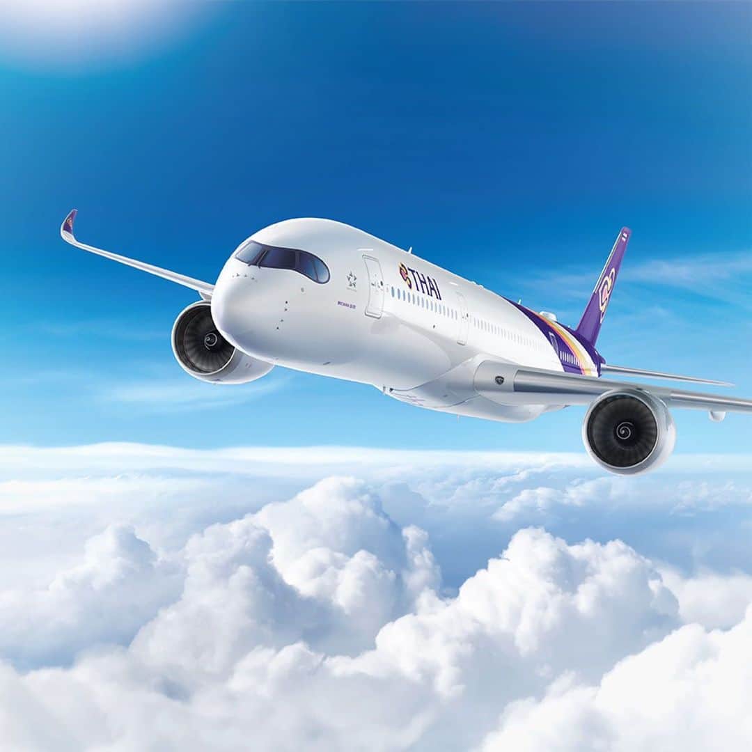 タイ航空のインスタグラム：「Fly high in the sky. Let's leave it all behind. I just wanna travel around the world with you   #thaiairways #smoothassilk」