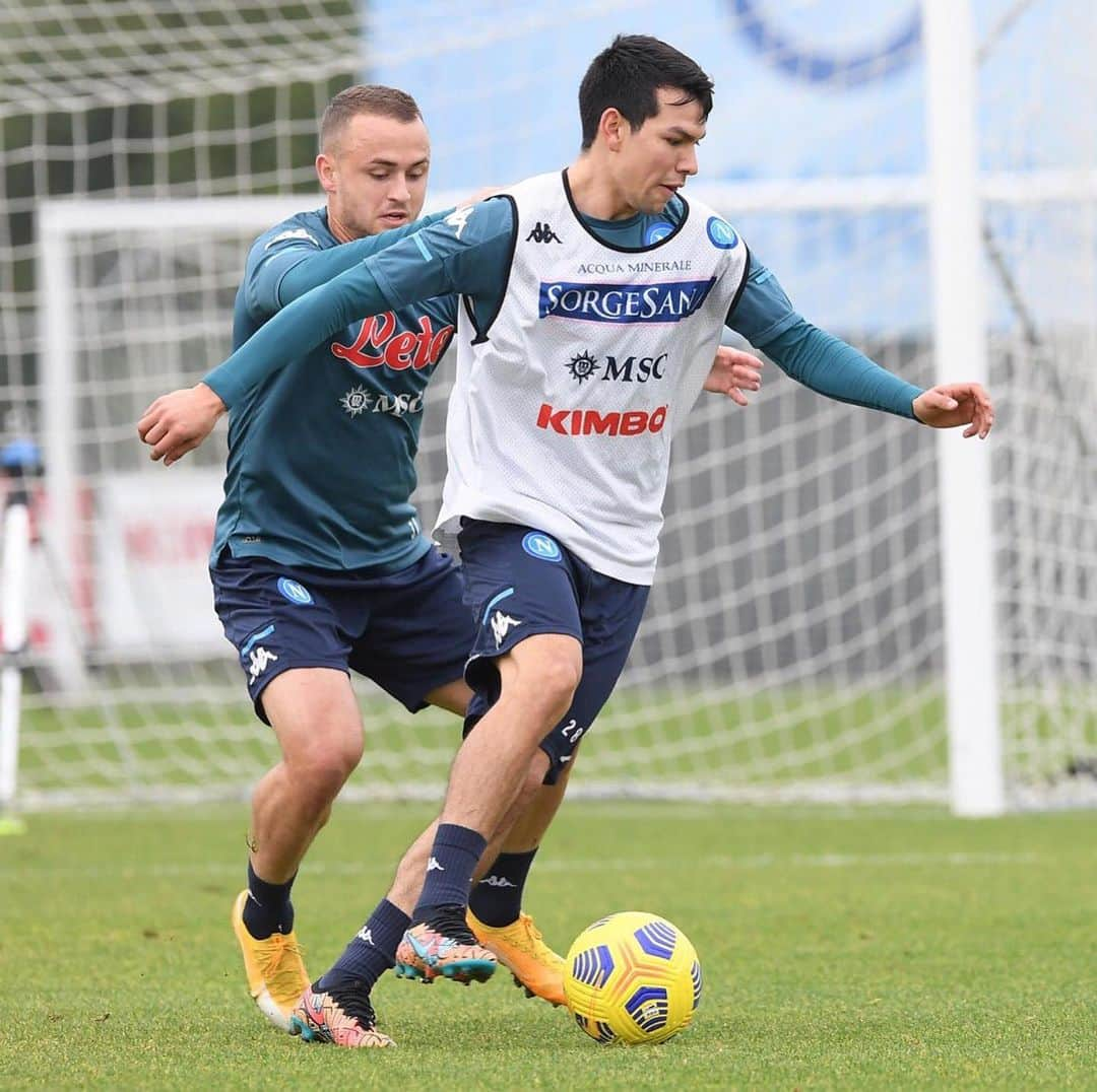 SSCナポリさんのインスタグラム写真 - (SSCナポリInstagram)「🏃‍♂️ Training time!  💙 #ForzaNapoliSempre」1月8日 22時49分 - officialsscnapoli