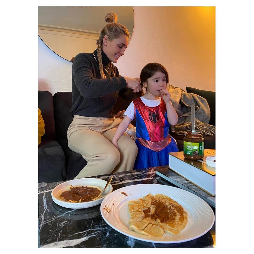 ヤネッテ・オッテセンさんのインスタグラム写真 - (ヤネッテ・オッテセンInstagram)「I LOVE these moments 🙏🏼 And... I love @bodylab pancakes🥞🤗 (and Proteinella🤤)  If you haven’t yet tried it... do yourself a favor and do it!  #ultimatesnack」1月8日 23時01分 - jeanetteottesens