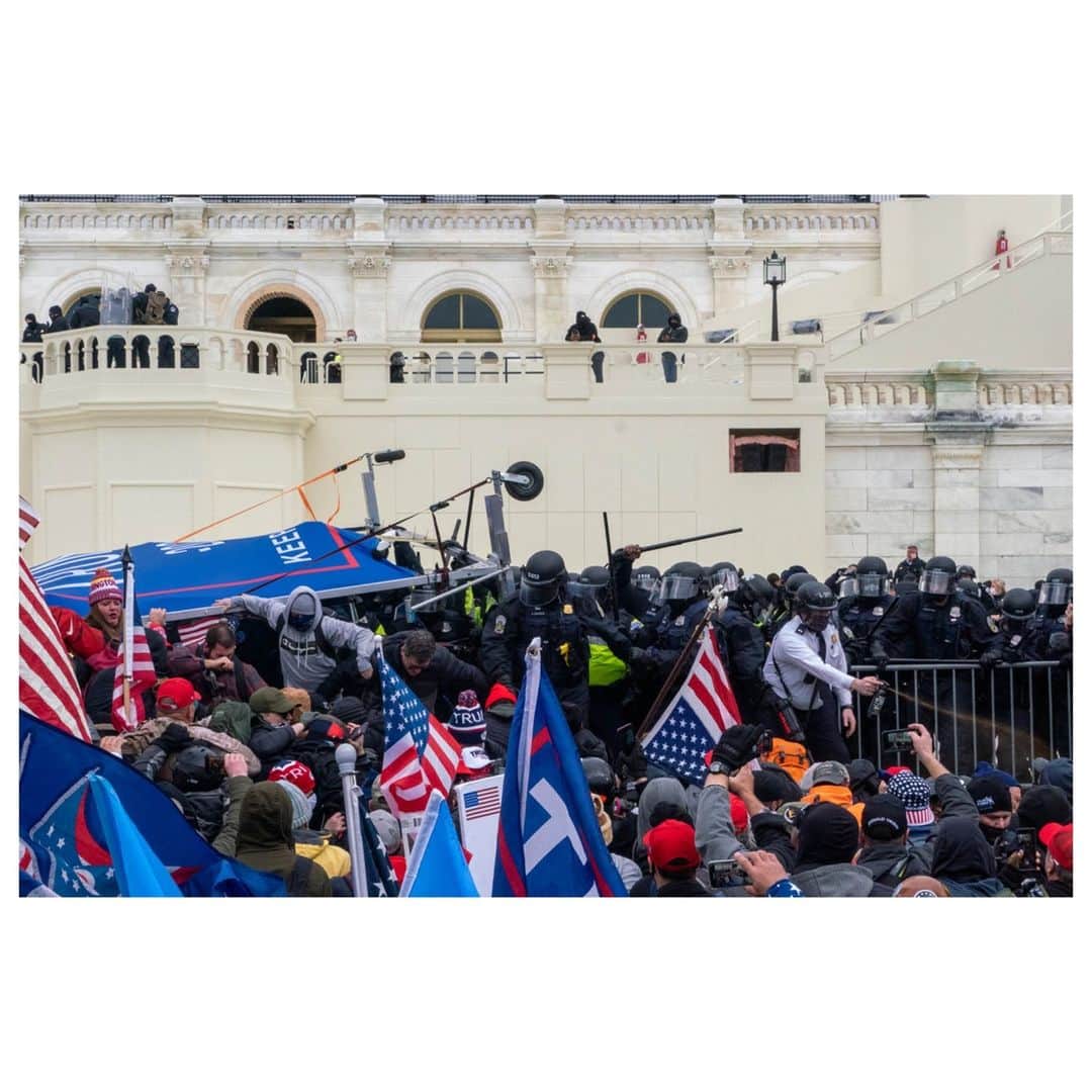 Magnum Photosさんのインスタグラム写真 - (Magnum PhotosInstagram)「Magnum photographer Peter van Agtmael (@pvanagtmael) documented the chaotic scenes at the U.S. Capitol on Jan 6. for @TIME magazine, as a mob whipped up by President Trump stormed police lines, smashed windows and broke into the building in an attempt to block lawmakers from certifying President-elect Joe Biden’s electoral victory.⁠ .⁠ (@pvanagtmael) spoke to Fred Ritchin – Dean of School at the International Center of Photography (ICP) – about the his coverage of the events for Magnum: “What was shocking was when I arrived at the Capitol with the first wave of rioters and saw that the police presence was entirely inadequate. There was absolutely no way they were going to hold back this tide of people.”⁠ .⁠ You can read the interview in full at link in bio.⁠ .⁠ PHOTO: Protestors clash with police before gaining entry to the capitol. Following an inflammatory speech by President Trump, protestors objecting to the certification of Joe Biden by Congress storm the Capitol. They were briefly blocked by police before gaining entry, and wreaked havoc before being expelled with few arrests. One protestor was shot and killed. Washington DC. USA. 2020.⁠ .⁠ © @pvanagtmael /#MagnumPhotos for @TIME」1月8日 23時01分 - magnumphotos