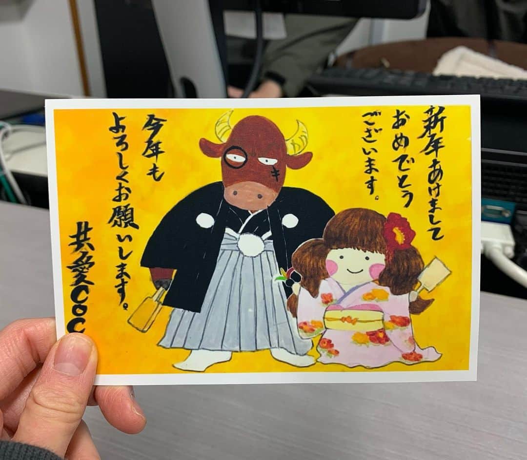 共愛COCOさんのインスタグラム写真 - (共愛COCOInstagram)「1月7日(木)17:40~18:50 あけましておめでとうございます！ 2021年最初の活動は平出訪問に向け、ビデオカメラの使い方を練習しました📷今後どうなるかは分かりませんが、できる対策をしっかり取って活動していきます！ 交流班作の手作り年賀状です👏  #共愛学園前橋国際大学 #共愛coco」1月8日 22時54分 - kyoaicoco