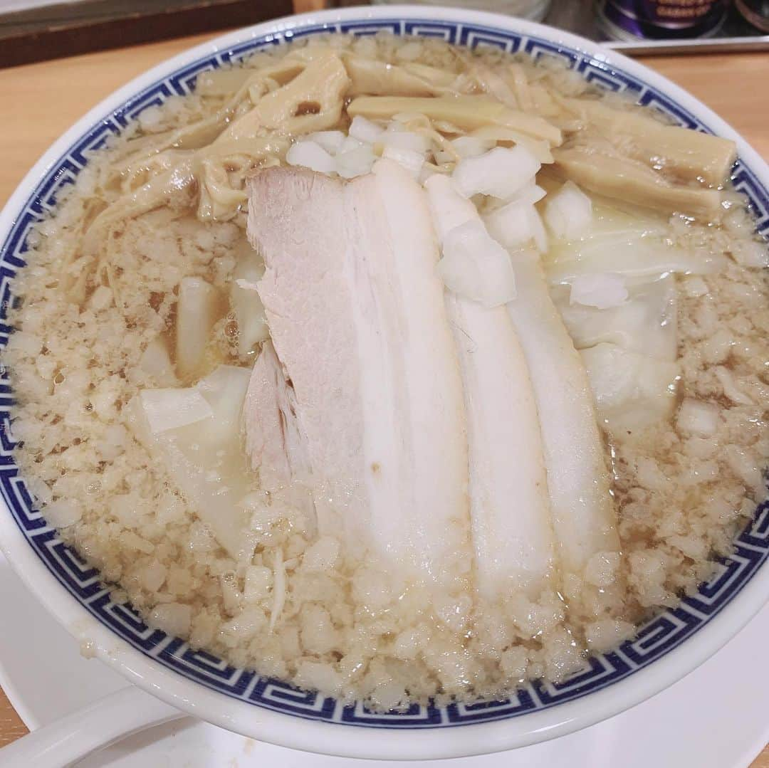 大槻ひびきさんのインスタグラム写真 - (大槻ひびきInstagram)「きずぽんのラーメン屋さんに 行ってきたよー🥳 (@kizunasakura) 上井草駅すぐそばにある 【なおじ上井草店】 きずぽんがクラウドファンディングで作ったラーメン屋さん⭐️ 太麺で濃厚で美味しかった！！ メンマ、のり、ワンタンをトッピングにしました🍜 また食べに行くね💜 ありがとうー！！ #yummy  #yum #ラーメン #上井草 #駅近 #おいしい #美味しいラーメン #飯テロ」1月8日 23時02分 - yanhibi0221