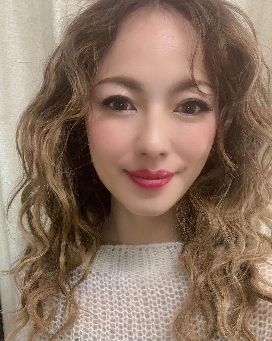 LINAさんのインスタグラム写真 - (LINAInstagram)「UTAGE 新春4時間スペシャルを 見て頂いた皆さん ありがとう♡ 今回の収録では コロナ感染予防のため 収録を2日間に分けて 出演者が多く重ならないよう 番組側も 凄くケアしながらの対応だったので 実は 私たちも見れてないアーティストの方も 多かったんですが 自粛生活が始まった この憂鬱な時間に 改めて 明るい気持ちになり 番組を楽しませて頂きました！ 皆さんにも そんな思いで見てもらえたなら 嬉しいです！ 一緒に...Happiness2020も 皆さんに 届けられて良かった！！ DJ師匠 盛り上げてくれてありがとう！笑 そして 自粛生活も 力を合わせて乗り切っていきましょう！ #MAX #UTAGE #一緒に#happiness2020 #DJ師匠」1月8日 23時02分 - xxlina_now