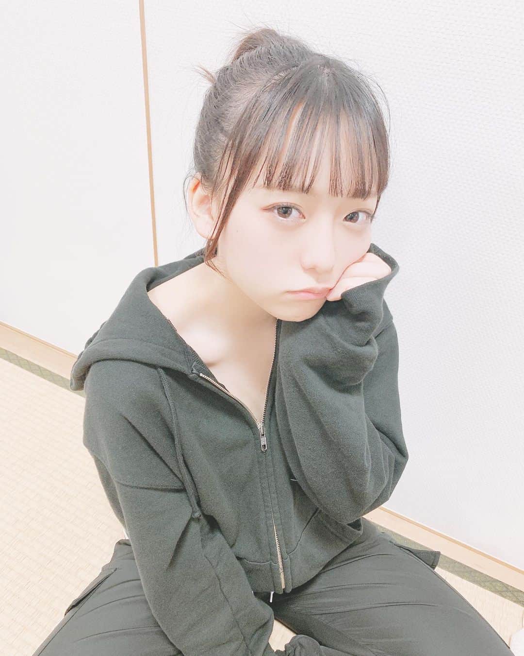 のインスタグラム：「. . . 鎖骨〜😳🌟 . . #鎖骨 #あざとい #あざとい系女子 #好きな人 #どうですか #アイドル #idol #地下アイドル #ラフ #パーカー #他撮り #加工 #白加工 #ジャージ #instalike #instagram #instagood #加工厨 #いいね返し #いいねした人で気になった人フォロー #いいね歓迎 #likeforlikes #like4likes #followｍe #自発ください #推してください #ポニーテール #ポニーテール女子 #ljk #jk3」
