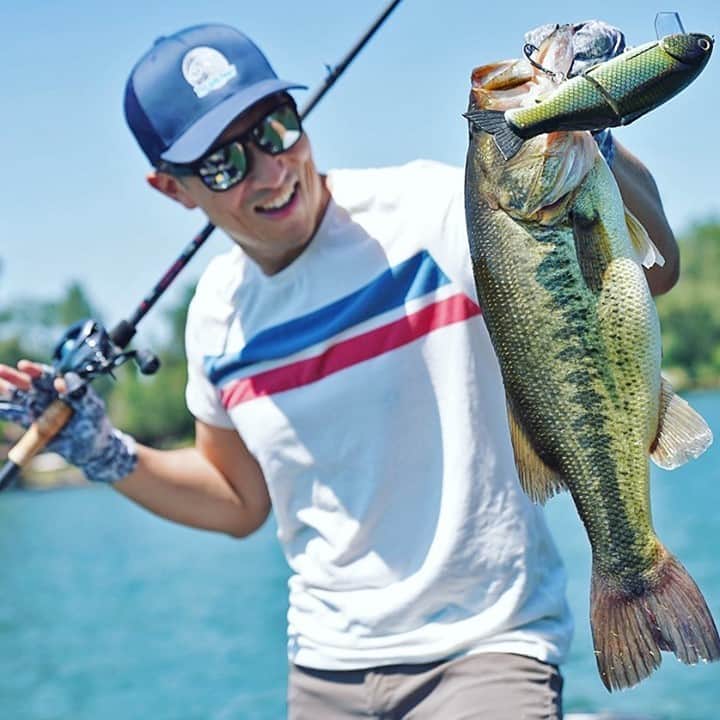 シマノ｜Fishingのインスタグラム：「Big baits. Big bites. What is your go-to lure when swinging for the fences?  #FishShimano #BigBass #SwimbaitsOnly #Largemouth 📸: @zandertackletour」