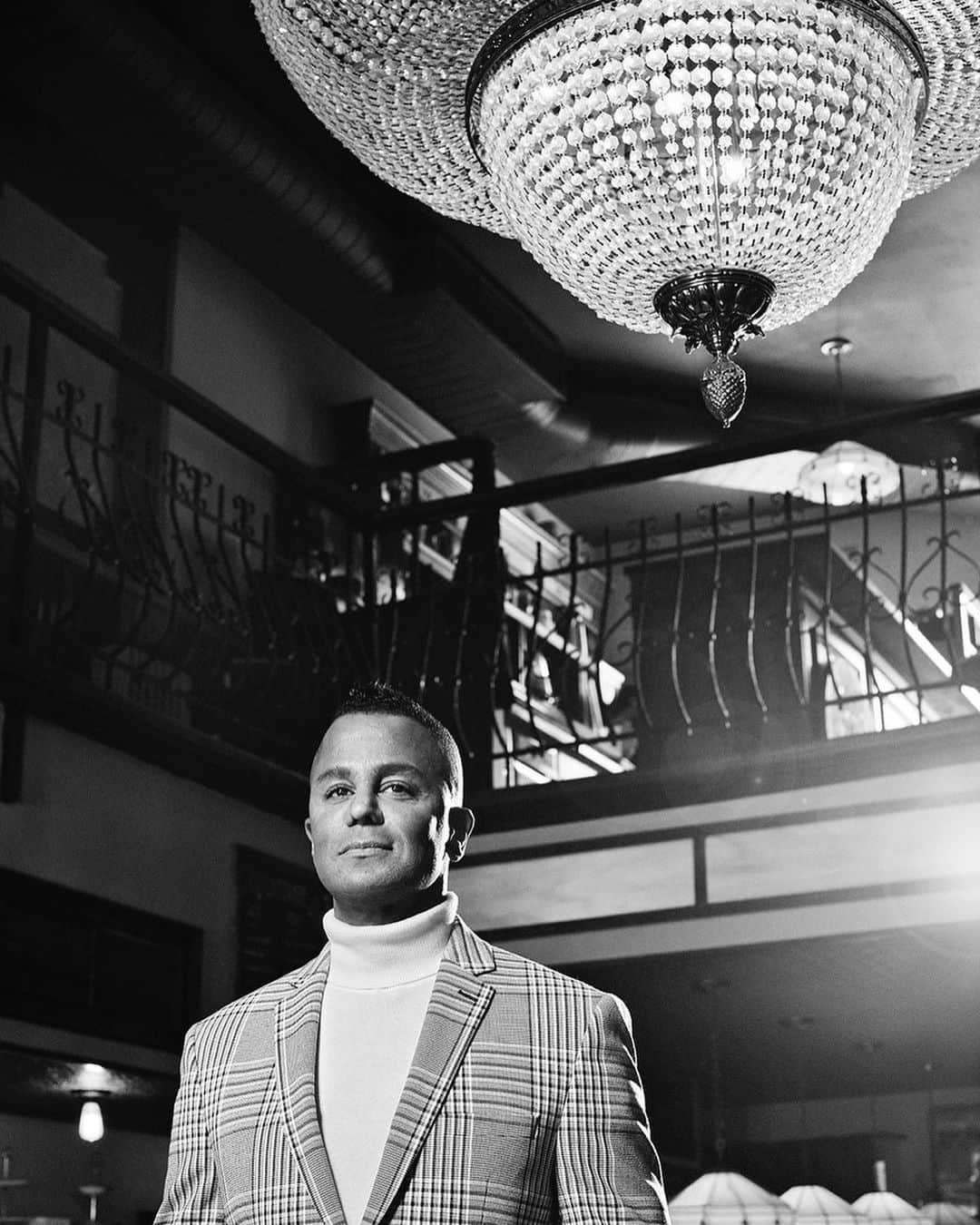 のインスタグラム：「My name is Bond, Yanic Bond. 😂 This was a fun interview all around! Thank you @gerryshoot for an effortless shoot and great pictures and @dominictardif for the honest conversation and 👌 article. Merci @michelbrisson for the dapper clothes. You can read the interview in the Véro magazine in stores now. 😍」