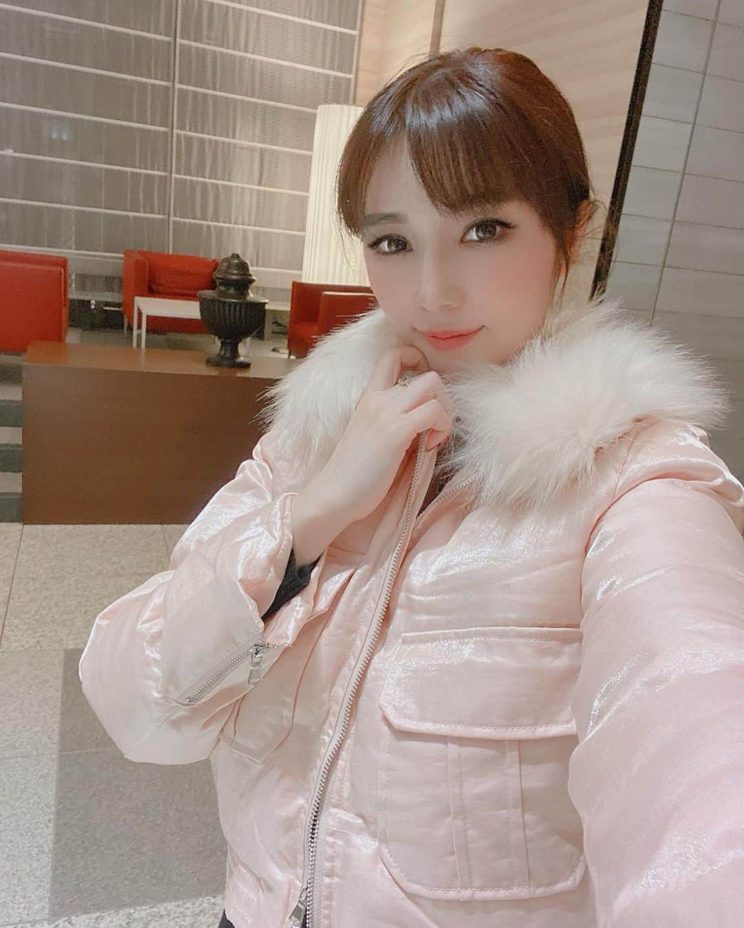 森下悠里さんのインスタグラム写真 - (森下悠里Instagram)「大好きなグレオリのアウター どんなに寒くても大丈夫☃️ ふわっふわで軽いのに しーっかり身体温めてくれるの💓 - Black🖤Pink💓の2色買い✨✨ - - この冬大活躍してるよ💓 - #graceoriental #pink #jacket」1月8日 23時48分 - yuurimorishita