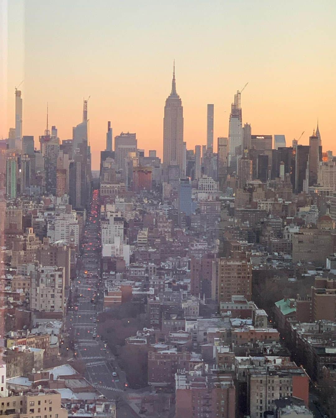 レオニー・ハンネさんのインスタグラム写真 - (レオニー・ハンネInstagram)「Where do you dream of waking up to? 🌇 #nyc #newyork」1月8日 23時49分 - leoniehanne