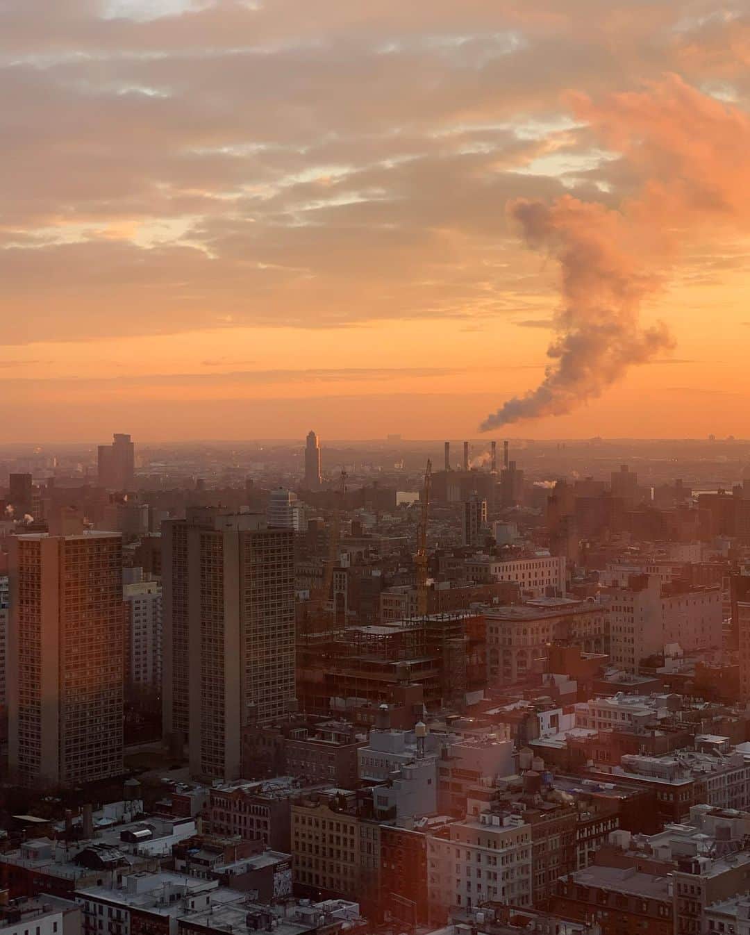 レオニー・ハンネさんのインスタグラム写真 - (レオニー・ハンネInstagram)「Where do you dream of waking up to? 🌇 #nyc #newyork」1月8日 23時49分 - leoniehanne