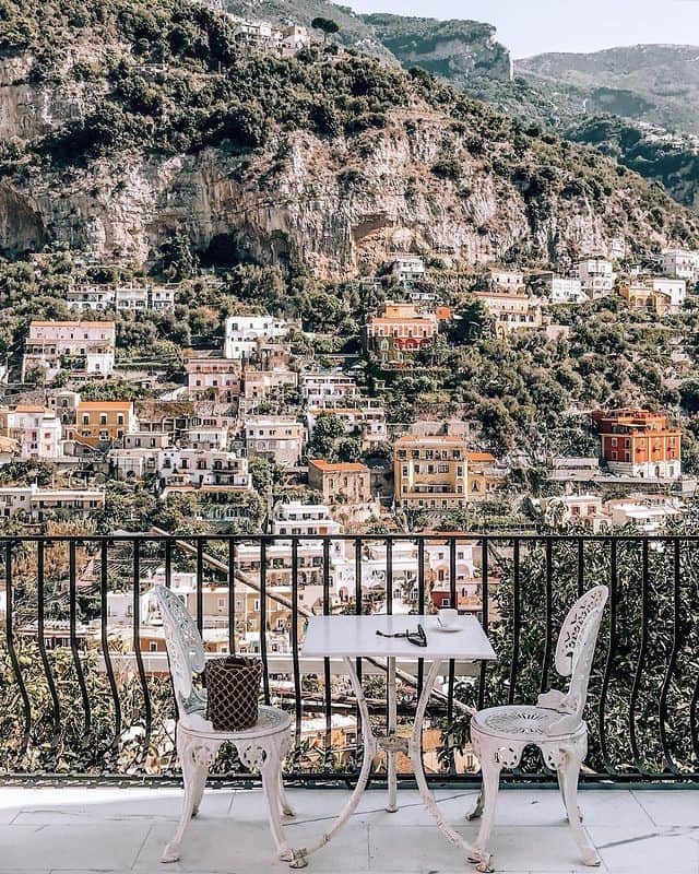 Lonely Planetのインスタグラム：「Putting this view on our list.⠀⠀⠀⠀⠀⠀⠀⠀⠀ ⠀⠀⠀⠀⠀⠀⠀⠀⠀ 📷via @ananewyork⠀⠀⠀⠀⠀⠀⠀⠀⠀ 📍Italy⠀⠀⠀⠀⠀⠀⠀⠀⠀ #Italy #Positano #AmalfiCoast⠀⠀⠀⠀⠀⠀⠀⠀⠀ ⠀⠀⠀⠀⠀⠀⠀⠀⠀ Tag your pics with #lonelyplanet for a chance to be featured.」